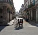 Personas se transportan en un bicitaxi este jueves 2 de julio de 2026 en La Habana (Cuba).