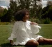 Tras años de alisar su cabello, hoy luce su afro natural como un símbolo de identidad y amor propio.