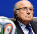 Joseph Blatter criticó con dureza a la FIFA por retirar la tarjeta roja al atacante estadounidense Folarin Balogun