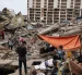 Personas buscan entre los escombros tras el doble terremoto en La Guaira, Venezuela, que dejó más de 3.300 fallecidos y 16.700 heridos.