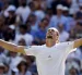 Alexander Zverev celebra su triunfo en octavos de final de Wimbledon.