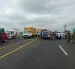 Ciudadanos protestaron por los constantes accidentes en vía de Santa Lucía, en la provincia de Guayas, este martes 7 de julio.