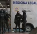 Procedimiento. El vehículo de Medicina Legal llegó al lugar del hecho violento para llevarse los cadáveres.