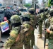 Simpatizantes de Aquiles Álvarez permanecen en los exteriores de la Clínica Alcívar