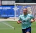 Erling Haaland de Noruega entrena este jueves, en el estadio Chase en Miami (EE.UU.).