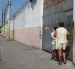 Padres de familia acudieron hasta la institución para retirar a sus hijos.