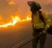 Bomberos trabajan en el incendio en el que seis personas han muerto en el municipio almeriense de Los Gallardos.