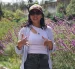 Emilia Moreno, en medio de salvias mexicanas de los vecinos de la Antonio Flores Jijón, en Bellavista, norte de Quito, muestra abejas Maya y bungas, que no se dejaron fotografiar.