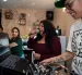 El concepto alcanzó notoriedad internacional en 2020 gracias a iniciativas como The Coffee Party, creada en Toronto por cinco amigos que buscaban una alternativa a la vida nocturna tradicional.