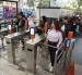 Usuarios reportan aglomeración en La Marín por demoras al validar los códigos QR.