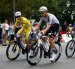El esloveno Tadej Pogacar (i) es líder de la general del Tour de Francia 2026