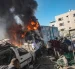 Palestinos extinguen el incendio de un camión tras un ataque aéreo israelí en el sur de la ciudad de Gaza, en una imagen del 12 de julio de 2026.