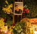 Los dolientes encienden velas y dejan flores en el lugar donde agentes federales dispararon y mataron a un hombre, en Biddeford, Maine, EE. UU., el 13 de julio de 2026.