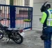 Referencial. La ATM reforzará los controles contra motociclistas que circulen sobre aceras en Guayaquil.