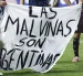 Jugadores exhiben una pancarta con la consigna sobre las Islas Malvinas durante el Mundial 2026, gesto que generó reclamos diplomáticos.