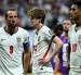 Harry Kane, capitán de Inglaterra, muestra su frustración al perder 1-2 la semifinal del Mundial de 2026 ante Argentina.