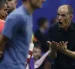 Thomas Tuchel, seleccionador de Inglaterra, reclama una decisión durante el partido ante Argentina por la semifinal del Mundial 2026.