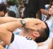 Aficionado de Argentina se lamenta durante el partido contra España.