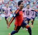 Ferran Torres celebra su gol mientras la afición española estalla de júbilo.