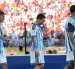 Lionel Messi (c) de Argentina durante la premiación del segundo lugar del Mundial de la FIFA 2026, junto a otros de sus compañeros.