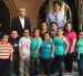 Jaime Guevara-Aguirre (atrás, a la izquierda) junto a varios participantes del estudio Laron en la Escuela de Gerontología Leonard Davis de la USC en Los Ángeles