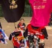 Puesto callejero exhibe camisetas con mensajes políticos en Managua, mientras el oficialismo impulsa reformas que limitan la participación de la oposición