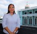 En un edificio con más de cien años de memoria, Carolina Drouet León asumió el desafío de comenzar una nueva historia, como rectora de la U.E. Santo Hermano Miguel.