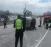 El accidente de tránsito en la Ruta Viva involucró a un camión, el cual se volcó cuando circulaba en sentido Quito - valle.