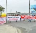 Moradores de la avenida Cacique Tomalá protestaron antes de la inauguración del inicio de las obras del Quinto Puente.