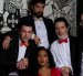 Ricardo Velasteguí acompañado por Santiago Carpio, Noralma Reeves, Guille Boschetti, Luis Fernando García y David Castro, actores que han formado parte de distintas etapas del proyecto.