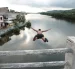 Lanzarse desde el puente al estero es una tradición que se mantiene en zonas del suroeste, evocando los antiguos baños del Salado.
