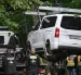 La policía hace subir la furgoneta a una grúa para retirarla el domingo 26 de julio de 2026 del parque Tiergarten de Berlín, tras haber sido utilizada en un atropello.