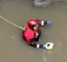 El Cuerpo de Bomberos de Quito mantiene la búsqueda de Lizeth Bunshi, en el Río Machángara.