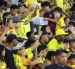 Hinchas de Barcelona durante el partido ante Liga de Quito.