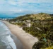 Los feriados nacionales impulsan el turismo interno y la actividad comercial en distintos destinos del país. Las playas de Santa Elena son uno de los destinos más visitados.