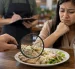 Referencial. La legislación ecuatoriana protege a los consumidores que reciben alimentos en mal estado en restaurantes.