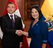 Daniel Noboa y Keiko Fujimori estrechan manos en Lima durante el acuerdo binacional.