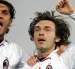 Paolo Maldini junto a Andrea Pirlo durante un partido con el AC Milan.