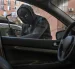 Referencial. El asaltante rompió el vidrio para sustraer las pertenencias.