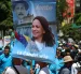 Una personas sostiene un cartel con la imagen de la premio nobel de la paz María Corina Machado este martes, durante una manifestación en Caracas (Venezuela).