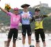 El ciclista ecuatoriano (i) en el podio de ganadores junto a Remco Evenepoel.