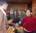En la tienda de Margarita Janilema, en Chimbacalle, sur de Quito, hay variedad de frutas, azúcar, arroz, carnes, etc.
