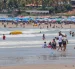 Una playa del Ecuador visitada por cientos de turistas.