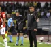 César Farías en la zona técnica de Barcelona en el empate 1-1 ante Leones.