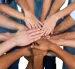 La solidaridad y el diálogo son planteados como claves para fortalecer la convivencia humana.