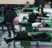 Personas descansan tras ser evacuadas este martes, en Alotenango al suroeste de Ciudad de Guatemala (Guatemala).