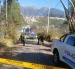 La Policía Nacional acordonó una zona boscosa de Miravalle, en Quito, donde fue hallado un hombre sin vida con una aparente herida de bala.