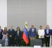 La exdiputada y quien encabeza la delegación opositora, Dinorah Figuera (c-i), y el presidente del Parlamento, Jorge Rodríguez (c-d), en la mesa de diálogo, impulsada por Estados Unidos.