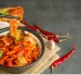 Al igual que otros alimentos fermentados, el kimchi tiene probióticos, bacterias beneficiosas para la salud.