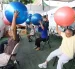 Un grupo de adultos mayores hacen ejercicios especializados en Geronto, para ser activos.
